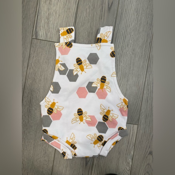 New and handmade bee romper - Picture 2 of 2